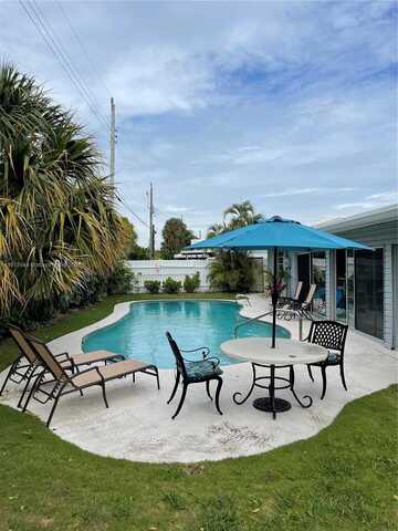 1241 Manor Dr, Riviera Beach, FL 33404
