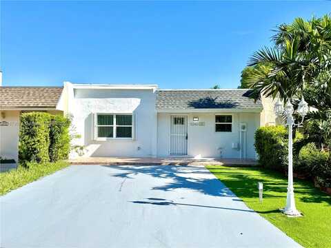 11240 SW 33rd Cir Pl, Miami, FL 33165