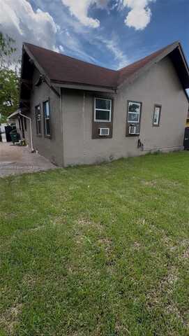 3021 NW 66th St, Miami, FL 33147