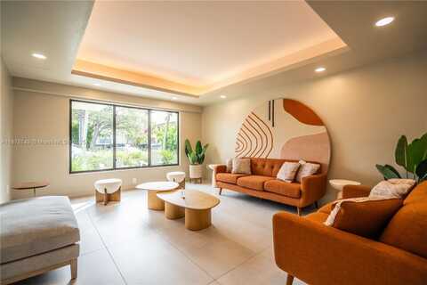 6960 Rue Vendome, Miami Beach, FL 33141