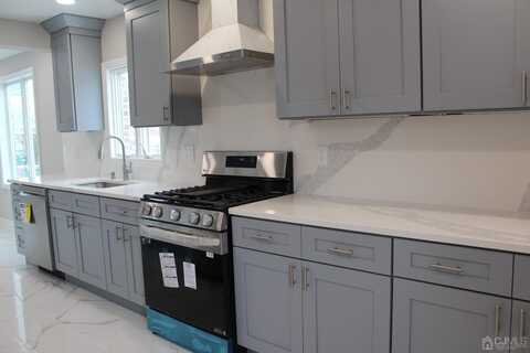 147 Clinton Street, Woodbridge, NJ 07095