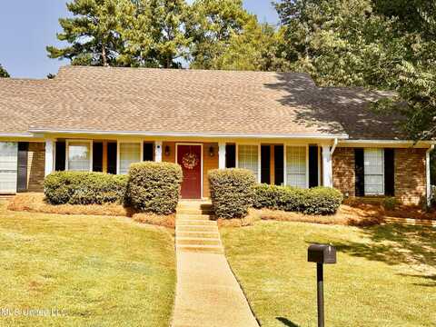 402 Idlewoods Lane, Ridgeland, MS 39157