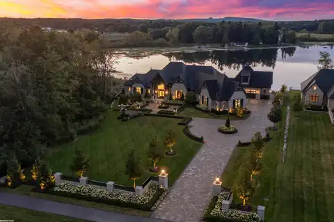 5715 Cusick Lake, Washington, MI 48095