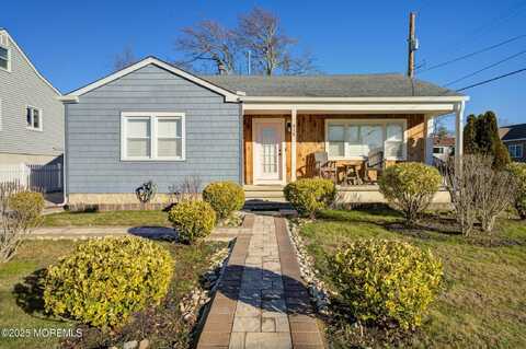 515 Stone Harbor Avenue, Ocean Gate, NJ 08740
