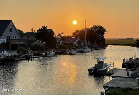 35 W Mohawk Drive, Little Egg Harbor, NJ 08087
