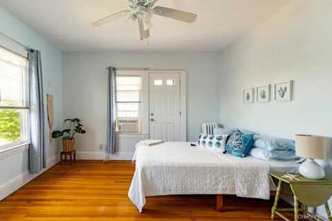 28 E Walnut Street, Long Beach, NY 11561