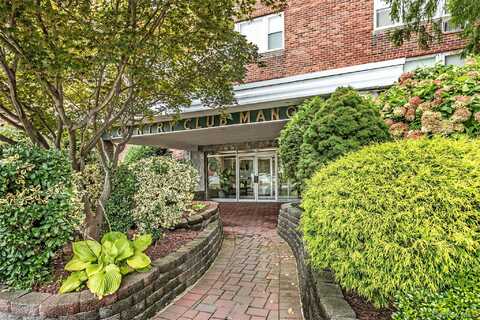 250 W Merrick Road, Freeport, NY 11520