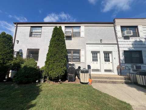 6824 136th Street, Flushing, NY 11367