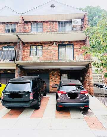 68-09 242nd Street, Douglaston, NY 11362