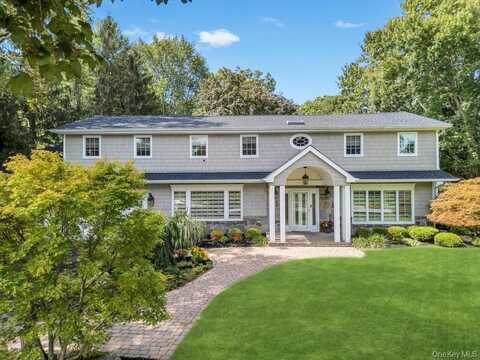 40 Somerset Place, Syosset, NY 11791