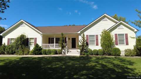 78 Southfield Road, Baiting Hollow, NY 11933