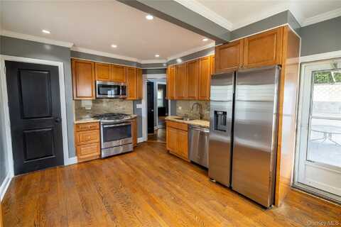 1035 Wool Avenue, Franklin Square, NY 11010