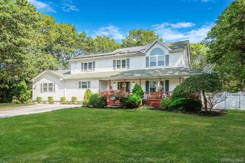 5 Bridal Path, Center Moriches, NY 11934
