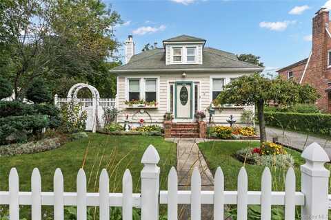 22 3rd Avenue, Central Islip, NY 11722