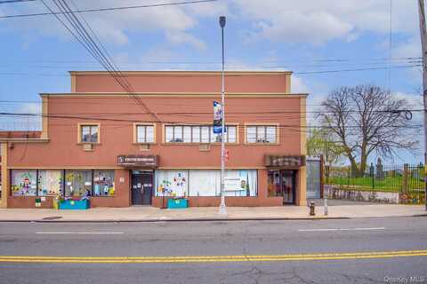 7252 Metropolitan Avenue, Middle Village, NY 11379