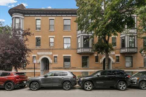 854 W CORNELIA Avenue, Chicago, IL 60657