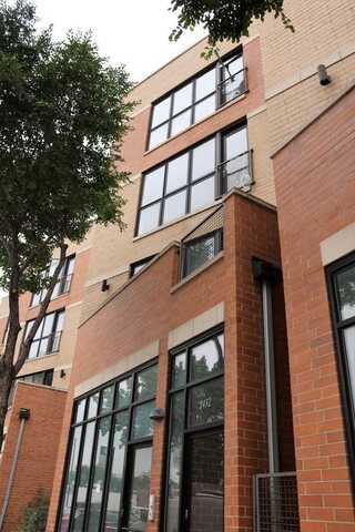 2432 W Madison Street, Chicago, IL 60612
