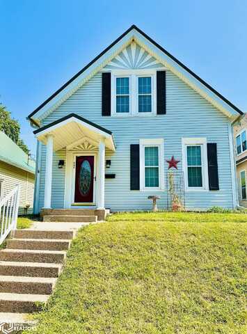 904 S 9th Street, Burlington, IA 52601