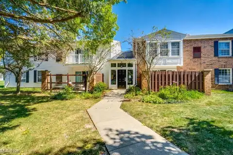 26179 Raintree Boulevard unit: D8, Olmsted Falls, OH 44138