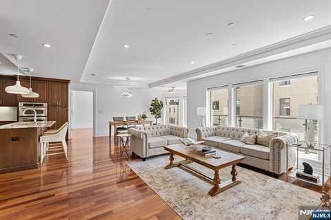 32 Eton Row, Weehawken, NJ 07086