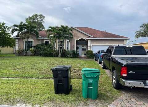 1052 SW Alexandria Ave, Port Saint Lucie, FL 34953