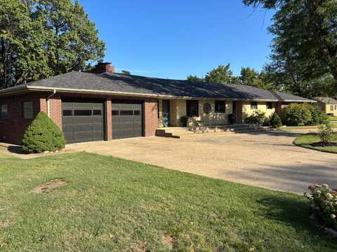 213 N Ash, Russell, KS 67665
