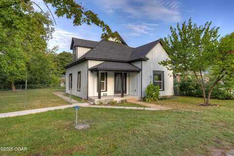106 S Fox Street, Alba, MO 64830