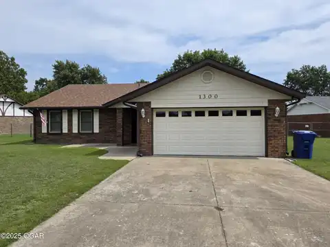 1300 Maple Drive, Miami, OK 74354