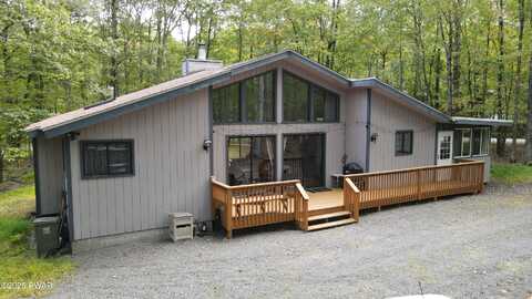 800 Bluestone Court N, Lords Valley, PA 18428