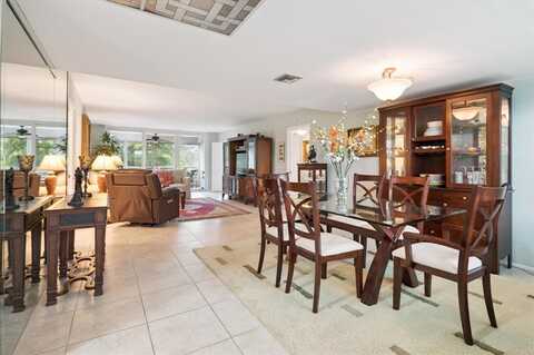 3900 Oaks Clubhouse Dr, Pompano Beach, FL 33069