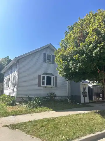 819 HARNEY Avenue, OSHKOSH, WI 54901