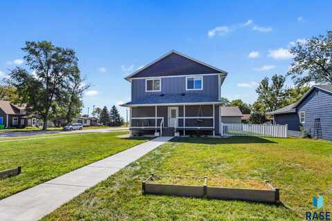219 W Walnut St, Canistota, SD 57012