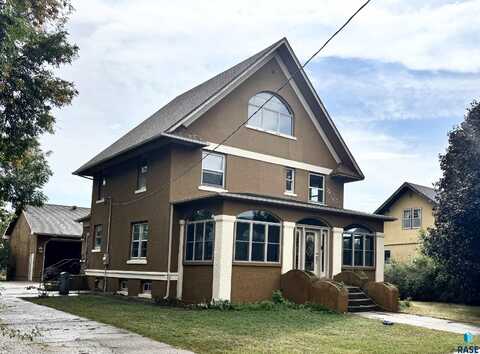 317 W 2nd Ave, Lennox, SD 57039