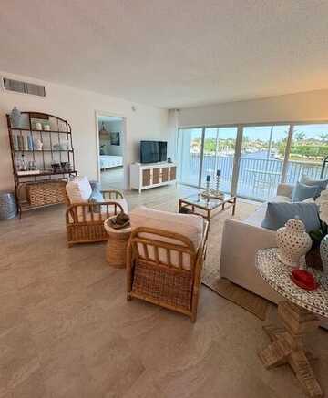 390 N Federal Highway, Deerfield Beach, FL 33441