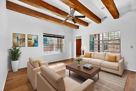 9 New Village Avenue, Santa Fe, NM 87508