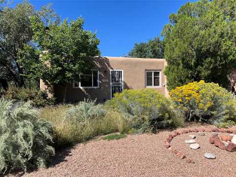 2043 Hopi Road, Santa Fe, NM 87505