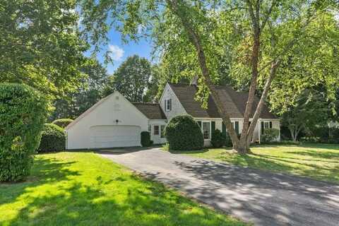 8 North Drive, Middletown, RI 02842