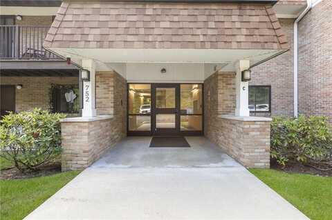 752 Quaker Lane, Warwick, RI 02818