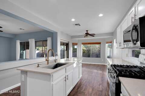 7181 W Dimming Star Drive, Tucson, AZ 85743