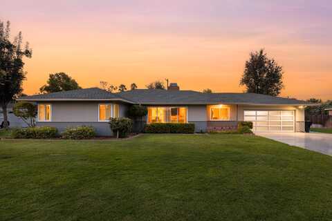 136 W Colonial Drive, Hanford, CA 93230