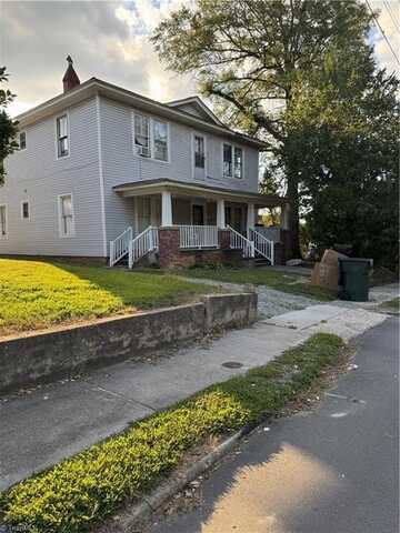 106 College Street, Thomasville, NC 27360