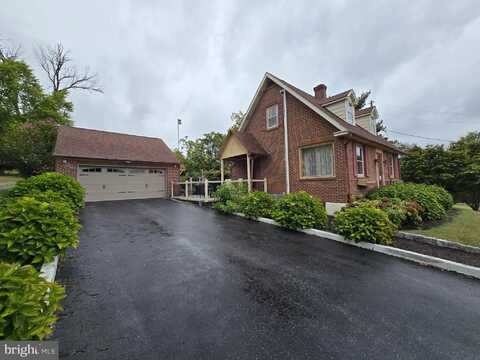 231 DOUGLASS DRIVE, DOUGLASSVILLE, PA 19518