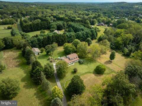 1324 FAIRVIEW ROAD, GLENMOORE, PA 19343