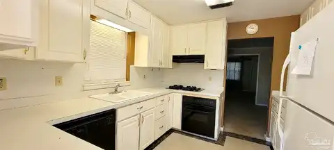 Hernandez, PENSACOLA, FL 32501