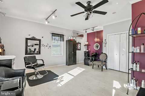 Kirsta, DALLASTOWN, PA 17313
