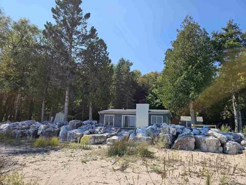 3070S Woodland Shores, Manistique, MI 49854