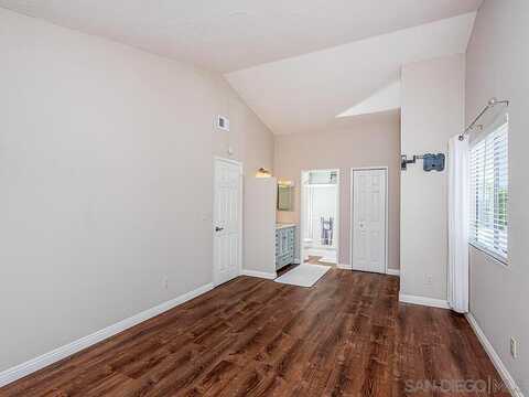 Hollowglen, OCEANSIDE, CA 92057
