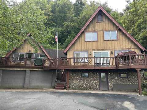 1892 Great River Road, Lansing, IA 52151