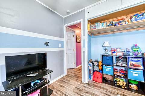Swan, LEVITTOWN, PA 19055