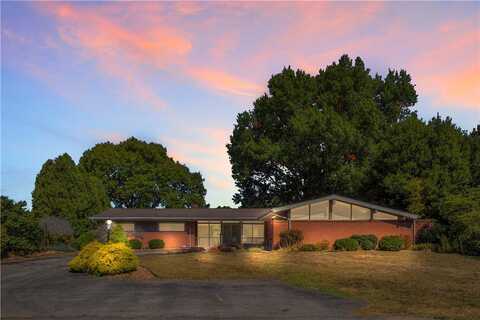 112 Linden St, Chippewa Twp, PA 15010